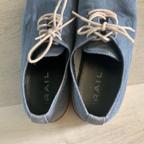 The RAIL blue xander oxfords‎ textured denim look - Picture 7 of 10